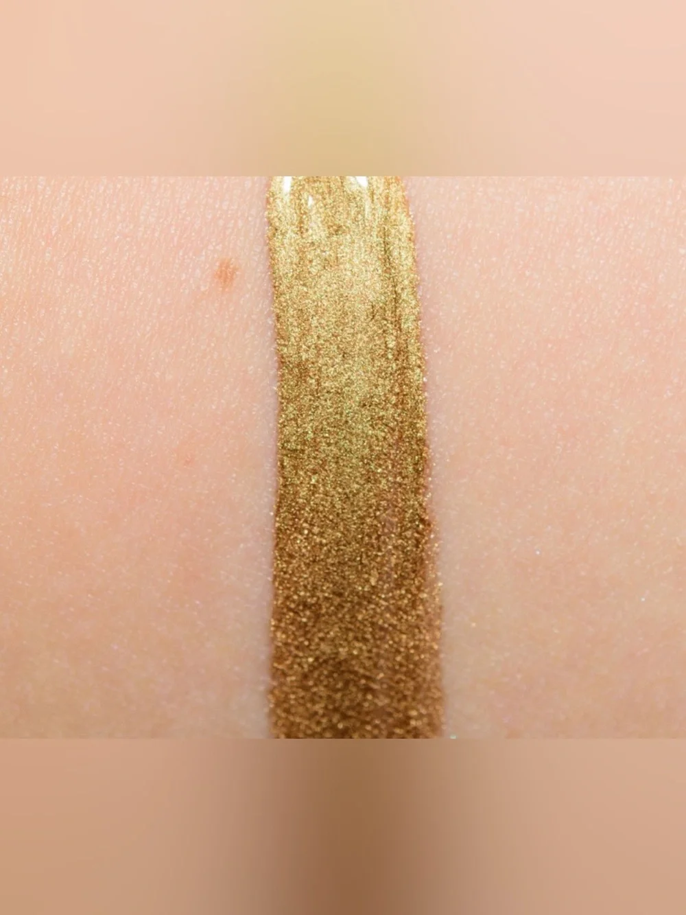 Kevyn Aucoin Molten Lip Gloss in Metallic Gold - Picture 3 of 3